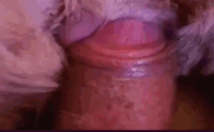 总部的强烈特写镜头带来火热的张开效果 海报