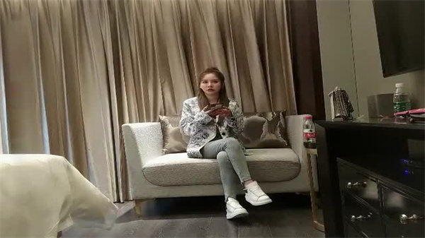 高马尾网红紧身牛仔裤秀美腿，小伙插得直呼过瘾！ 海报
