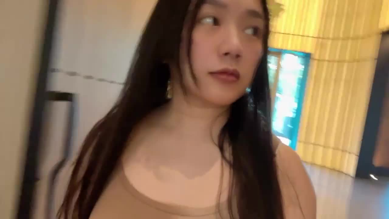 高颜值气质女神约炮屌丝最后射在了奶子上的! 海报