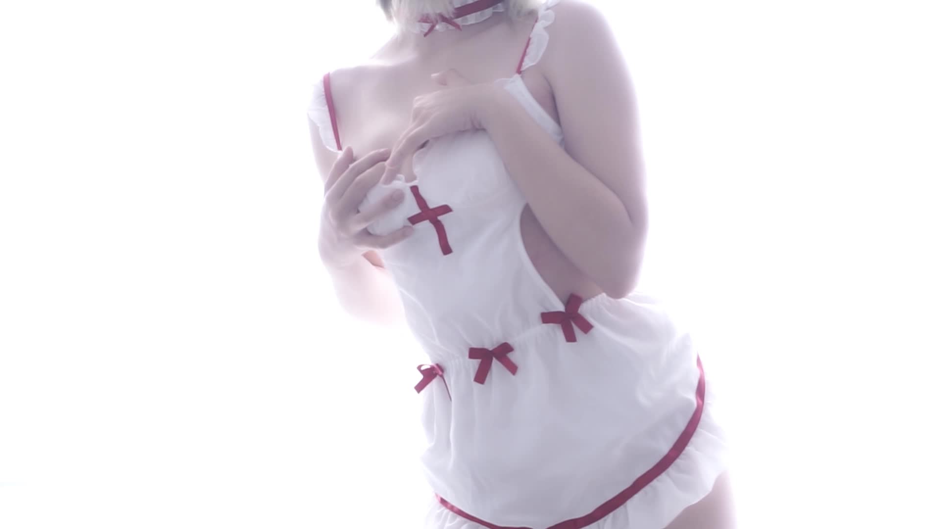 制服诱惑护士服，搔首弄姿来求草。 海报