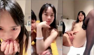 长发清纯女友白虎嫩穴玩不停，舌吻挑逗蝴蝶美鲍，无套狂插打桩机 海报