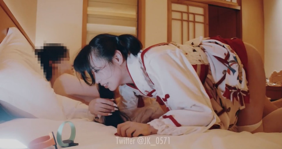 推特偷拍门！健身教练撩妹大神私约萝莉少女，和服JK制服双重诱惑遭暴力猛干！ 海报