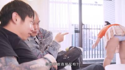 欲求不满人妻上门服务中突然脱光！秘密拍摄的出轨实录 海报