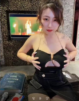极品大UU”艾王马Emma”情色KTV 唱歌也能被玩到虚脱 海报