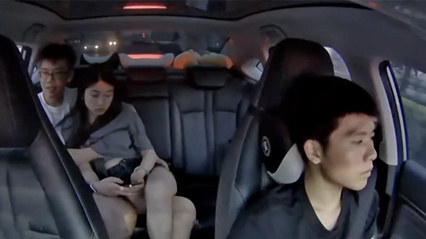 长沙网约车 情侣后座激战亲热摸奶抠逼 视频全网疯传 老司机愣是一眼没看 海报