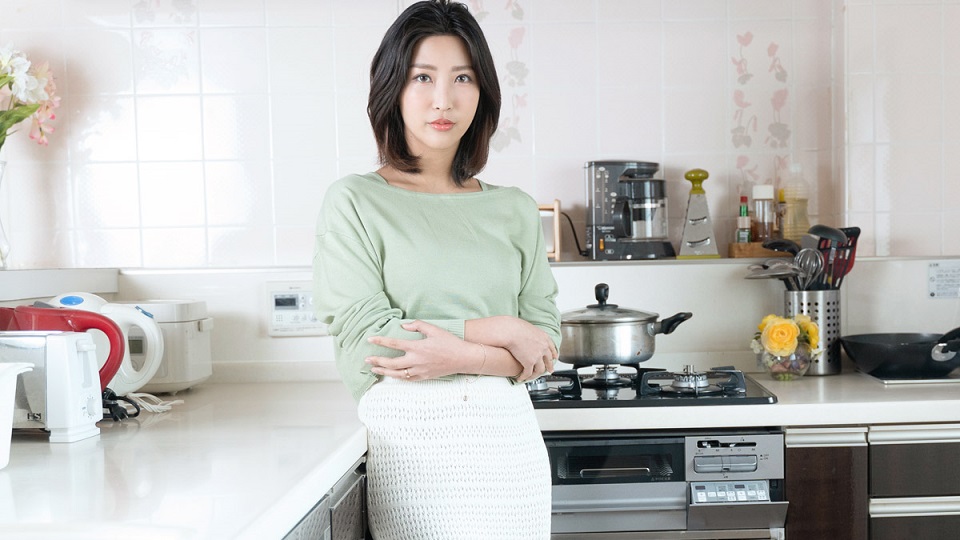 1pon _ 百多えみり まんチラの誘惑 ～同級生のママはボン、キュッ、ボン！～ 海报