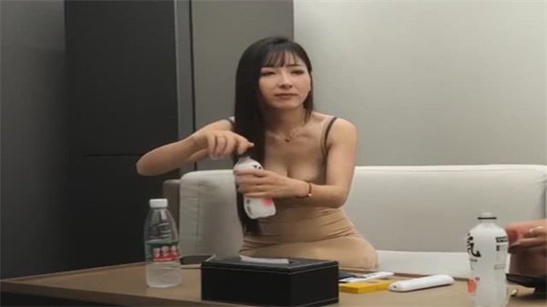 极品白嫩炮架 淫语挑逗跪趴后入骑乘 外围女神蜜桃臀撞击实录 海报