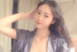 清纯小可爱私处水嫩诱人，娇嫩欲滴让人欲火焚身！ 海报