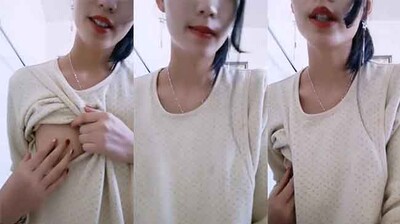 哺乳期美女的乳汁诱惑盛宴 海报