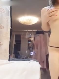 丰满骚气美女性感情趣装骚舞诱惑边跳边脱自慰扣逼出水 海报