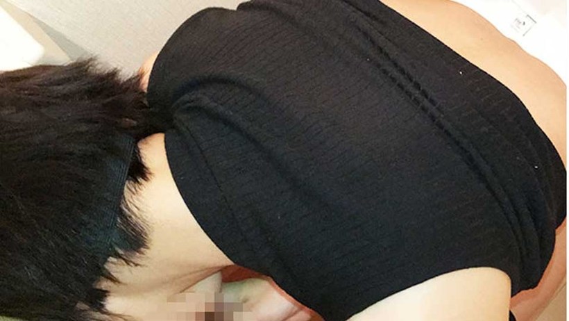 SHIROTSUMA 【本妻】【個撮】掃除中で疲れて昼寝中している妻が肉棒をパンティの横から挿入される。トイレに行く妻を追いかけて中出し 海报