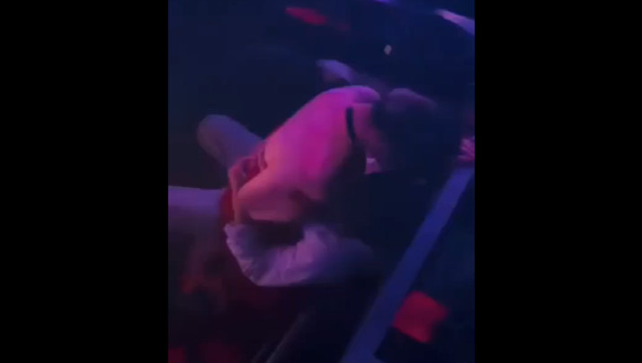别以为暗暗的看不到.. 海报