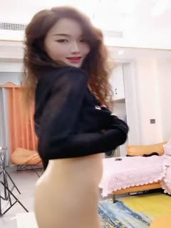 #吹小泡泡 性感热舞抖臀！绝活站立一字马. 海报