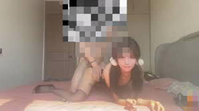 【猎艳探花️大神】爆操北京极品黑丝女高中生完美露脸清纯至极公狗腰输出甜美淫叫呀~唔好深 海报