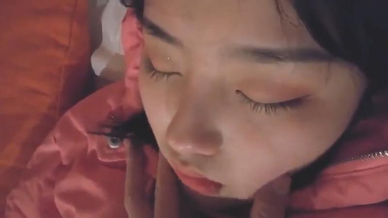 小夥下药迷翻美女班花带回酒店玩了一个她的小嫩B怕担责任没敢真操 海报