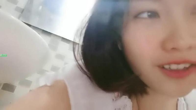 【18岁的大一学妹】医学院清纯大眼萌妹看着毛还没长齐呢小小年纪就会用跳蛋自慰粉嫩的鲍鱼里淫液喷涌 海报