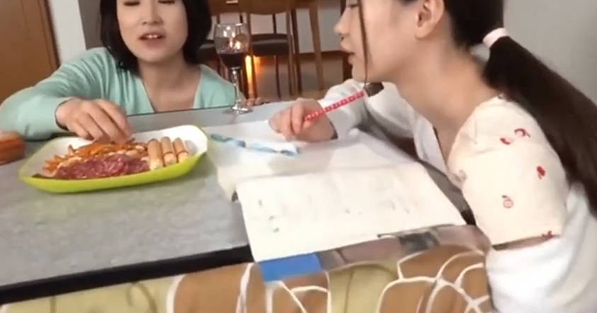 無碼-女友的小妹妹對我的大肉棒興致勃勃又舔又吞吃了滿口精 不過廕用小穴榨了我很多精 松本一香 海报