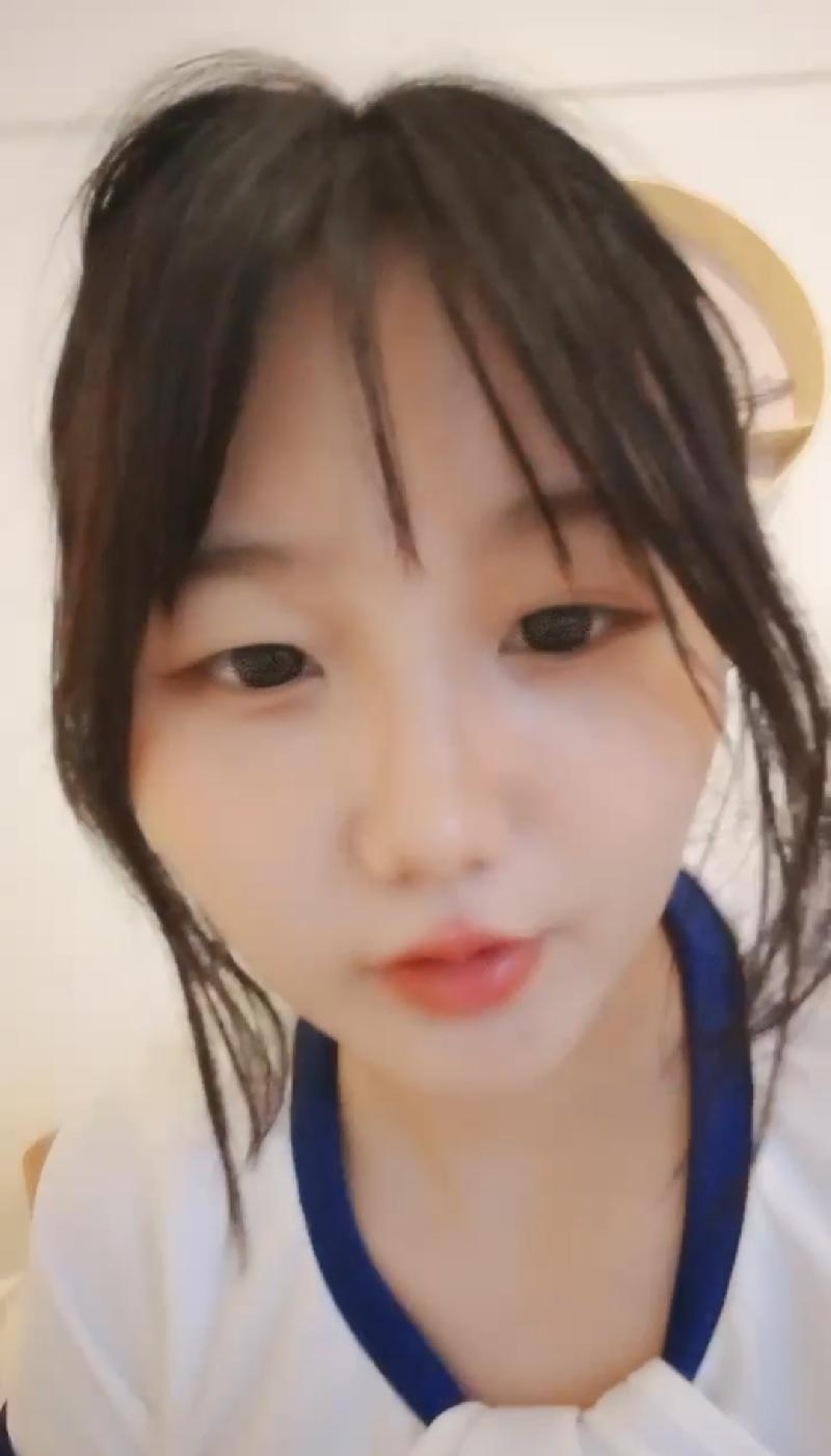 G奶学生被干了，可爱清纯，美乳诱惑，扑面而来的初恋感，被操了真是让人心痛 海报