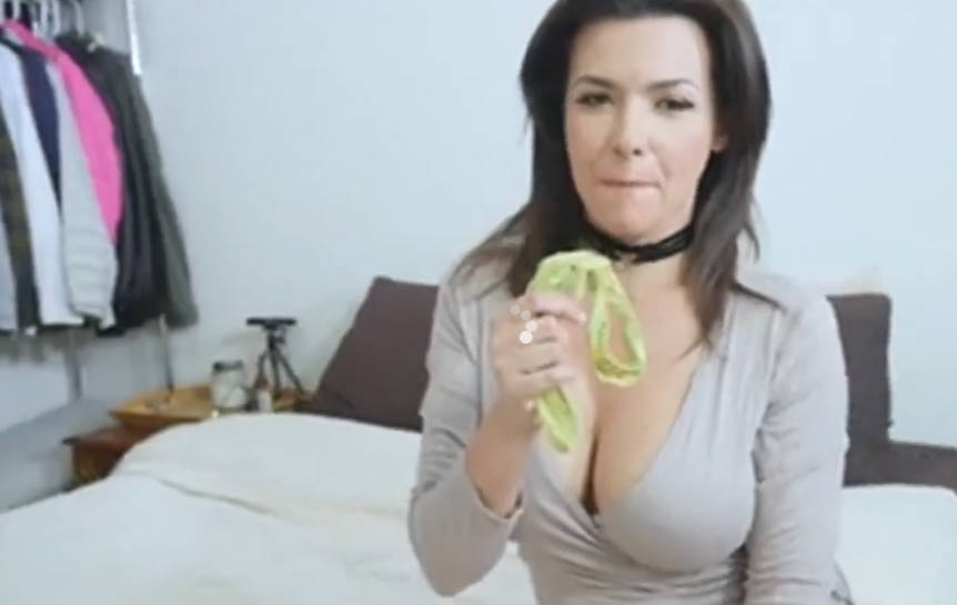 [PervMom] Danica Dillon–Stepmoms Phone Sex 海报