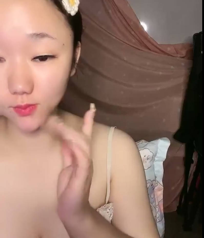 二零二四年六月二十四号_诱惑的小妹 海报