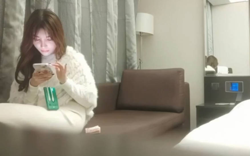 高颜值大奶美女吃鸡啪啪 宝贝爽吗 爽 哥哥射给我 啊啊到底了 做爱高兴你哭什么 高挑妹子被各种姿势猛怼 受不了哭了 海报