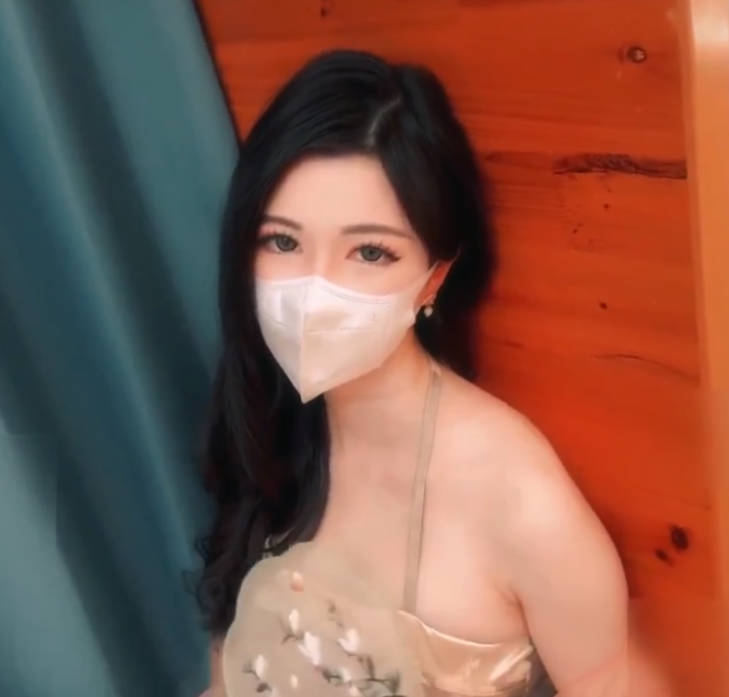 超颜值极品御姐女神『狐不妖』❤️性感尤物模特拍写真被中出内射，风骚气质高挑身材男人看了就想侵犯 海报