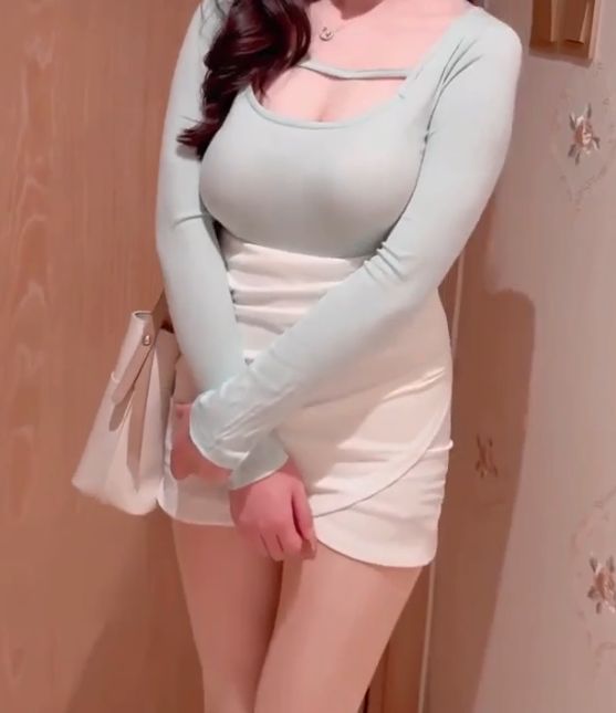“没穿内裤 我为了上厕所方便 啊啊哥哥太好大了快撑死了”❤️极品御姐女神『狐不妖』性感主播真空赴约榜一大哥 海报