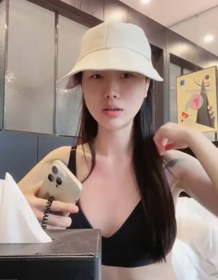 二零二四四月十_奇妙耶耶 海报