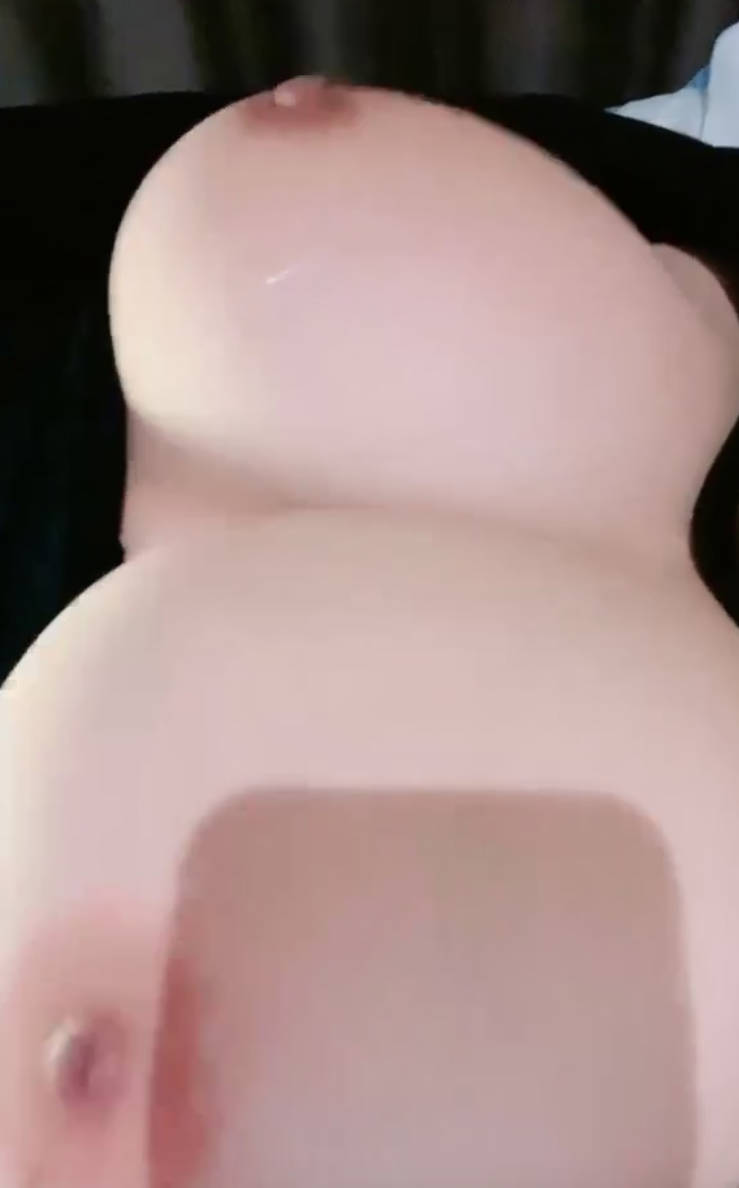 二零二四四月十七_童颜具乳 海报