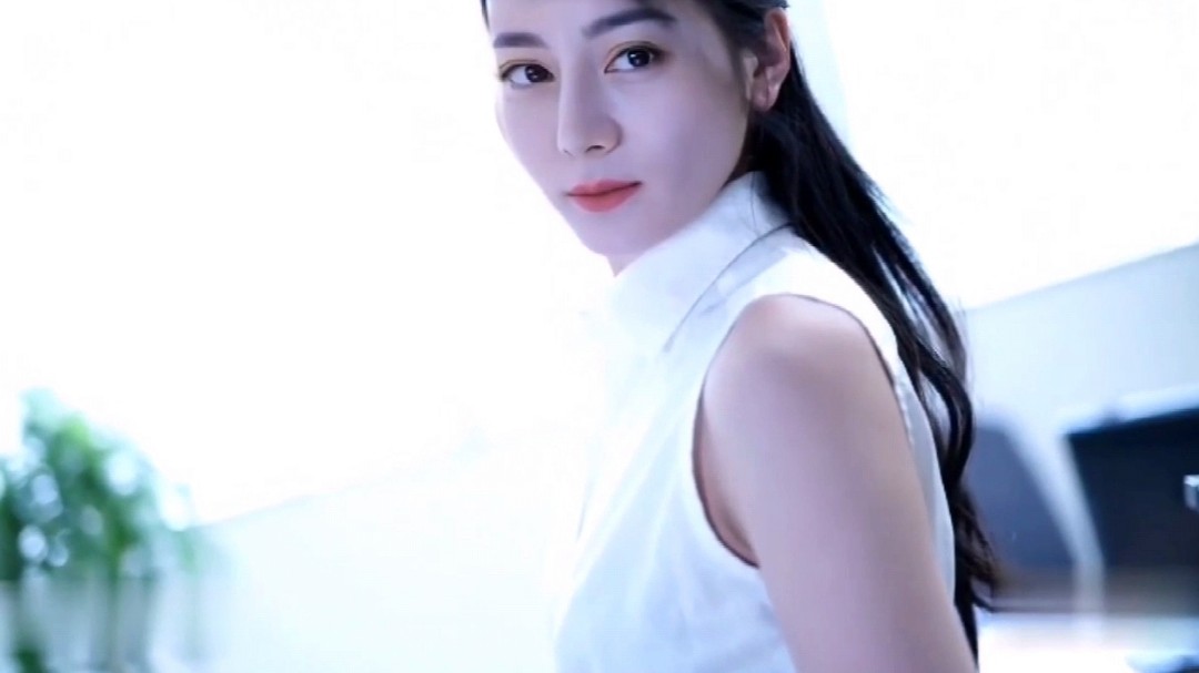 热巴 骚气女秘书 海报