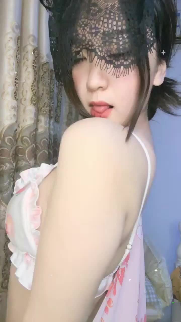 核弹！新人女神~20小时~【小狐狸骚骚】骚舞~道具~喷水3 海报