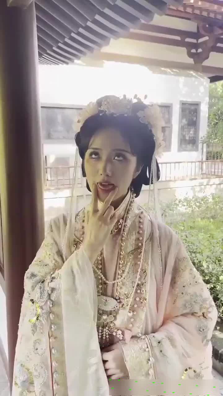 ❤️√抖音大V反差女神各种场合漏出 约炮外表清纯 内心属实骚 无套啪啪道具自慰 SM 母狗 海报