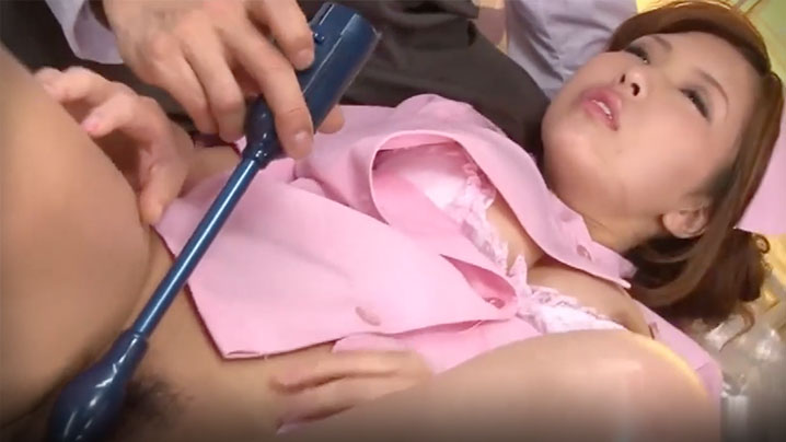 我的美女护士好会色情服务，完美的肉体翘臀一看就像操 海报