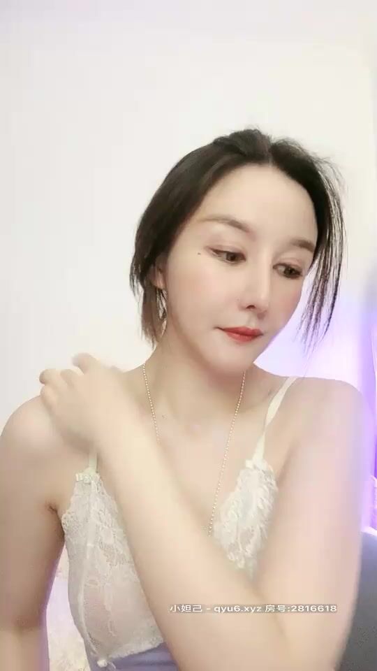布拉德沐恩高颜值网红妹子情趣珍珠内裤诱惑，揉搓贫乳脱下内裤翘屁股露逼，近距离特写珍珠拉扯摩擦 海报