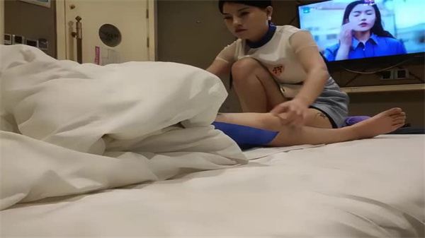 精油推背遇极品巨乳G奶女技师，老哥激情勾搭销魂诱惑 海报