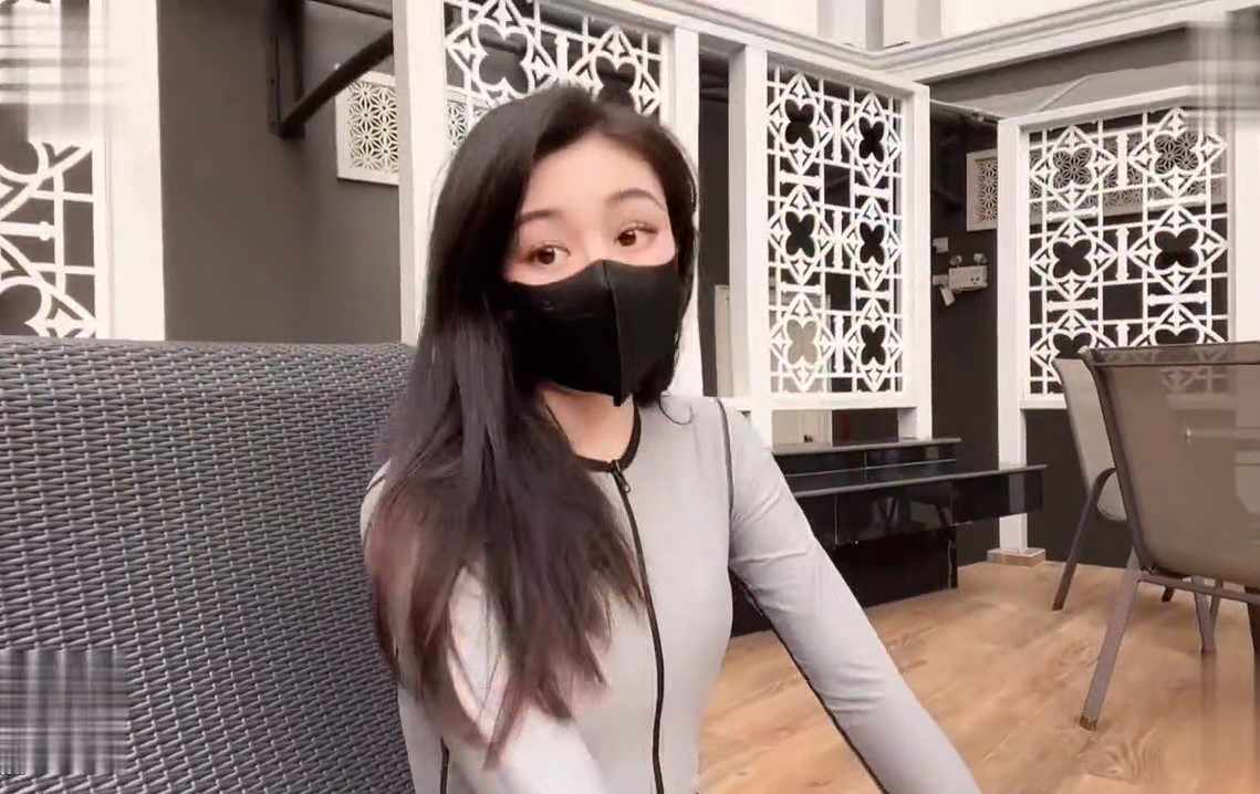 【糖心Vlog】极品美腿白虎嫩逼 海报