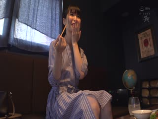 我绑架了一位美丽的受虐狂护士，她在值班时变成了受虐狂，并训练她弄乱她的体液，直到她粉红色的生殖器崩溃。希咲那奈。 海报
