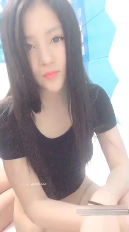高颜值美女蜂蜜被猥琐眼镜粉丝啪啪这男朋友真够渣的只要礼物和钱财到位就可以约炮一块3P! 海报