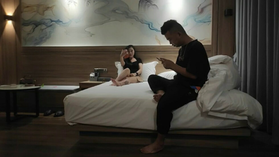 2600网约极品外围苗条温柔体贴入微,翘臀美乳娇俏脸庞,激情啪啪撸管佳作 海报