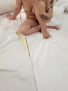 【持久小哥4P】【下篇】两个纹身少妇全程露脸性感纹身一起舔鸡巴主动上位让小哥轮流爆草抽插浪叫呻吟表情好骚真刺激的! 海报