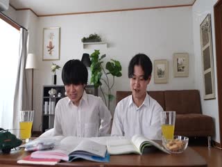 DASS-423 お母さんに毎日好き好きオーラを浴びせた一ヶ月後、理性が外れたお母さんと子作りセックスを何度も何度も繰り返した。 海报