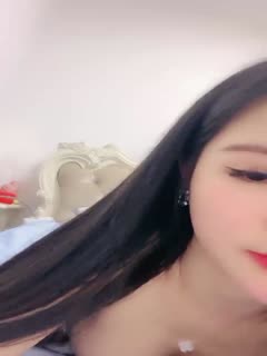#吸精女杀手_#达咩_苗条身材美乳性感高跟美女主播在家床上露奶子翘起美臀陪狼友发骚 海报