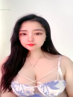 #龙龙_颜值高极品巨乳美女主播，撩下衣服摇动美乳揉捏给狼友看 海报