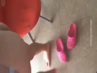 重庆172CM腿长胸大人称骚老娘们的气质美女被微信网友操的淫叫不止,趁美女正高潮时射她一嘴,气的哭了,难得的极品粉嫩鲍鱼! 海报