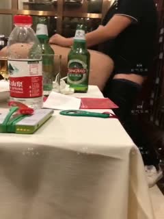 【网曝门事件】潍坊包间事件 19岁潍坊女包间擦枪走火 翘美臀后入直接操 3男1女思维猪脚尽心尽力 高清720P版 海报