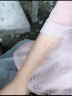【精品福利2】高颜值女神美女公园散步时被人尾随搭讪挑逗后在凉亭啪啪,说_快点操啊,操死我,用力干我.有人啊! 海报