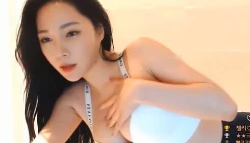 韩国网红颜值主播骚气逼人！小尺度露胸让我欲罢不能！ 海报
