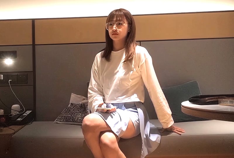 酒店约操清纯眼镜娘! 海报