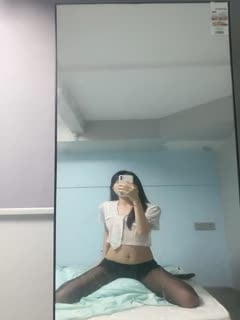 #直播 苗条美少女下海 27 海报