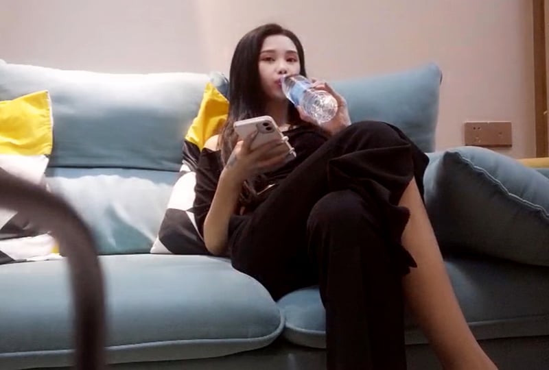 大爷叫妹子出来边做爱边直播! 海报